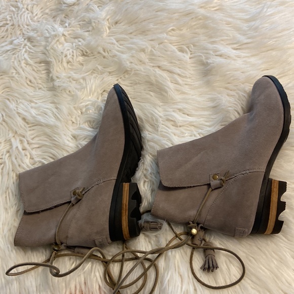 SOREL Boots size 9 BNWOT see pictures heel is 1 1/2” color gray leather upper - Picture 14 of 17